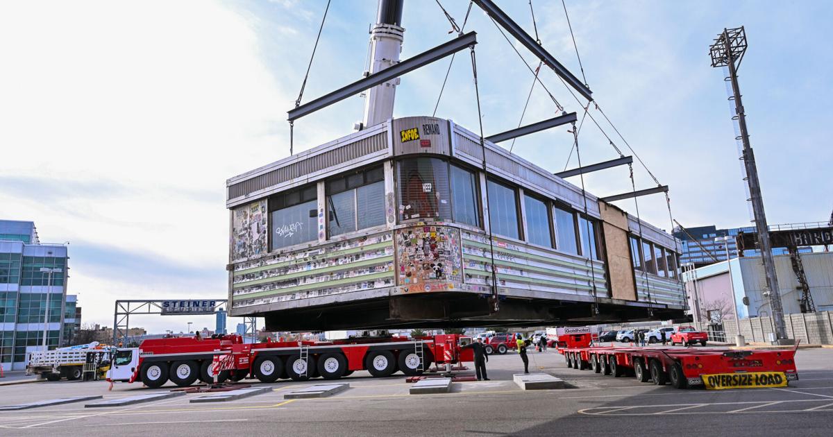 Iconic Diner Craned to New Home at Steiner Studios in Brooklyn | National News