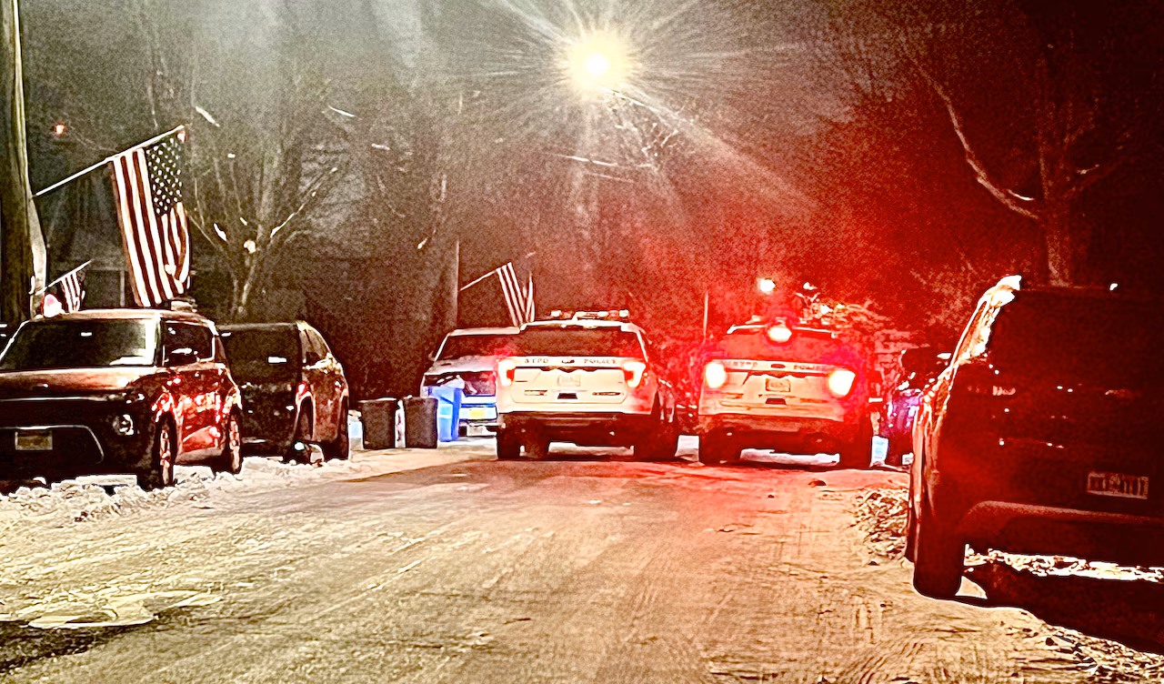 NYPD investigates report of burglary at home in Westerleigh on Staten Island