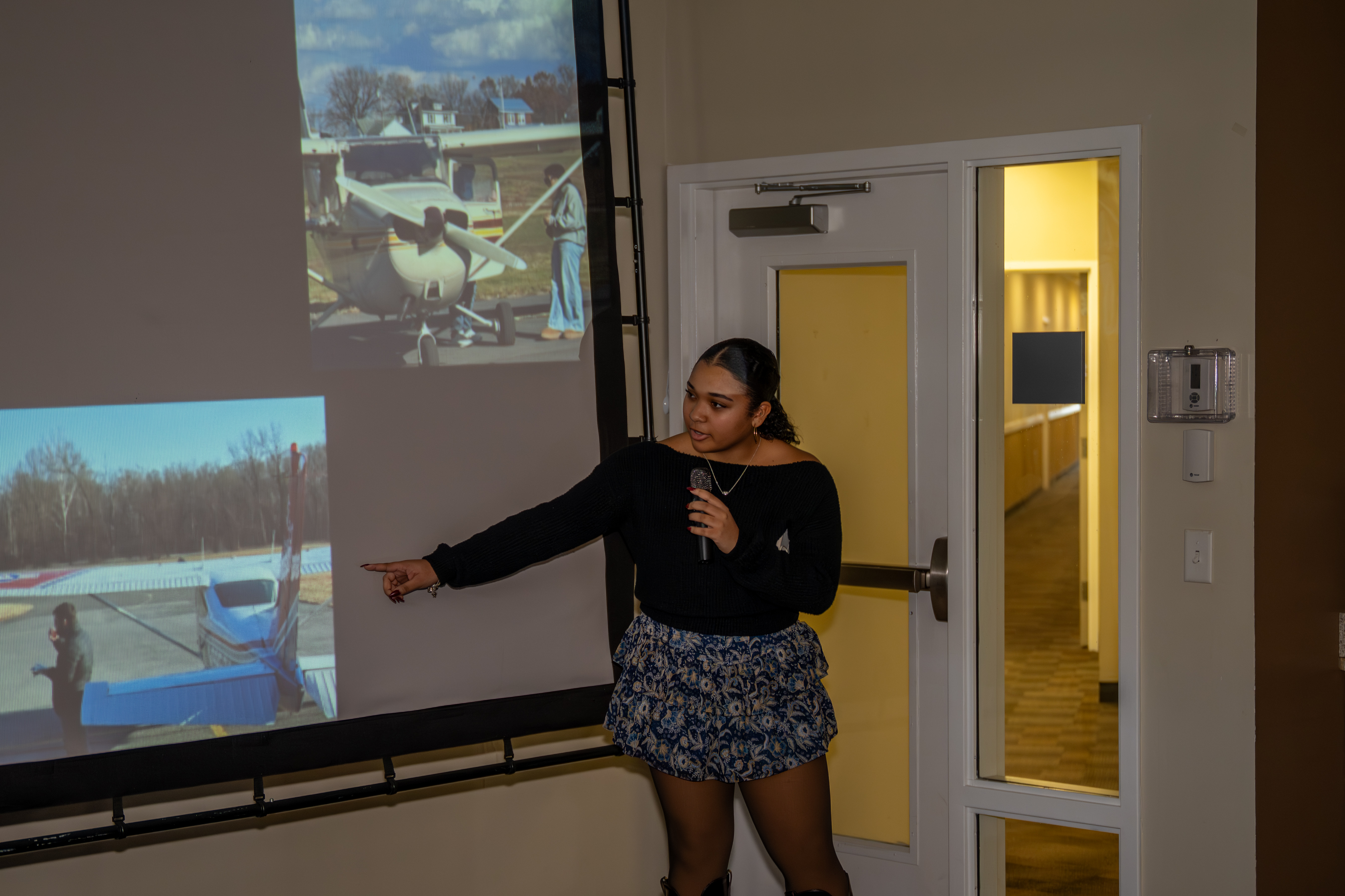 Sophie Robinson, 16, a student pilot from Washington, D.C., speaks to middle school students at a meeting of Jack and Jill of America, Staten Island Tweens at the College of Staten Island in Willowbrook on Saturday, Dec. 20, 2025. (Owen Reiter for the Advance/SILive.com)