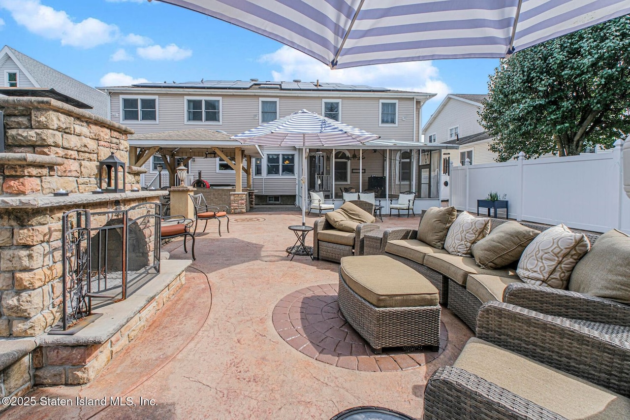 72 Giegerich Avenue, Tottenville