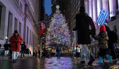 People walk past a Christmas tree outside the New York Stock Exchange, Wednesday, Dec. 10, 2025, in New York. Photo: Yuki Iwamura/AP