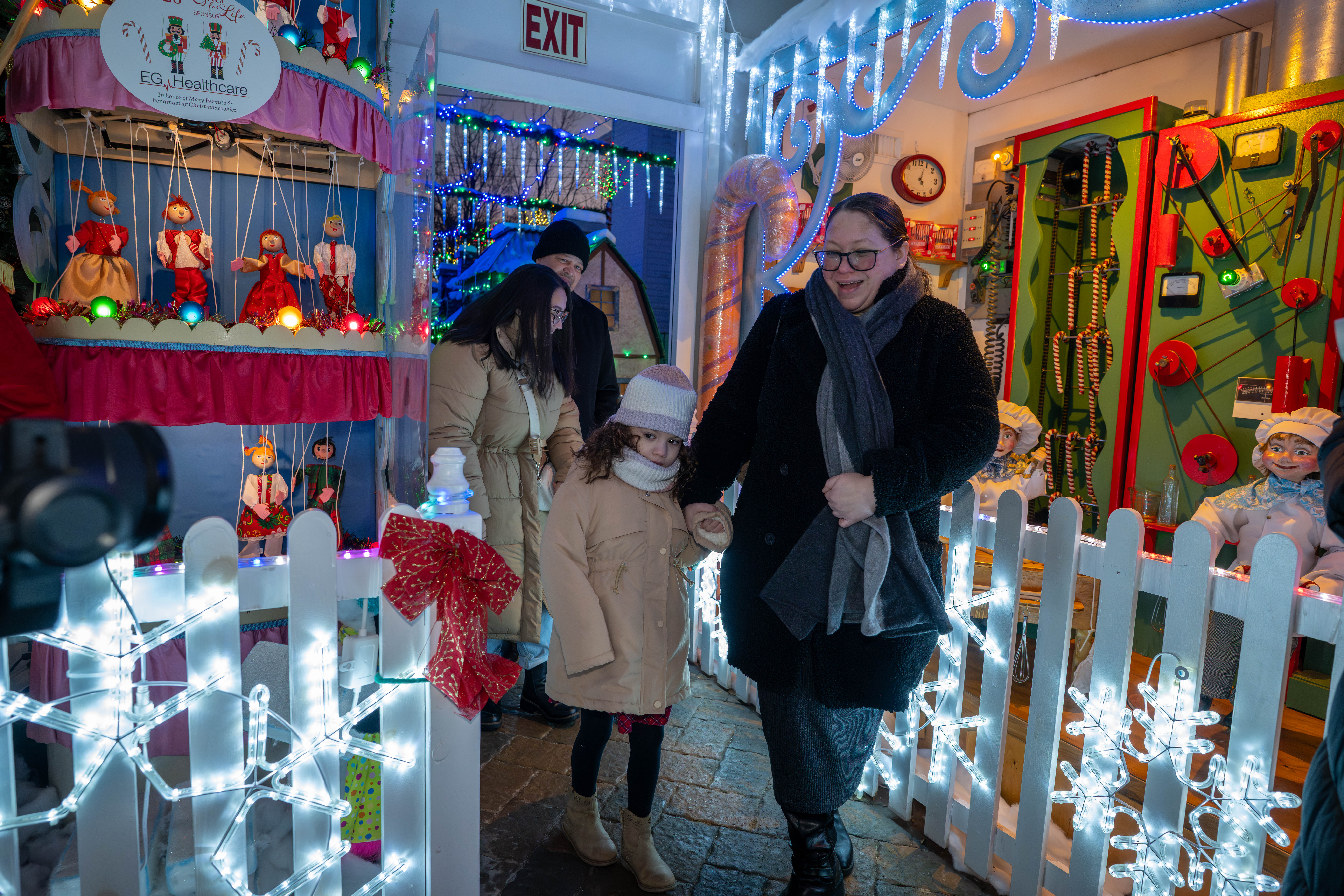 Taisha Figueroa, a Northwell Staten Island University Hospital employee who is being honored with a Day of Surprises, arrives at the DeMartino Christmas House in Charleston with her granddaughter, Julissa Irrizarry, 6, on Tuesday, December 16, 2025.  (Owen Reiter for the Advance/SILive.com)