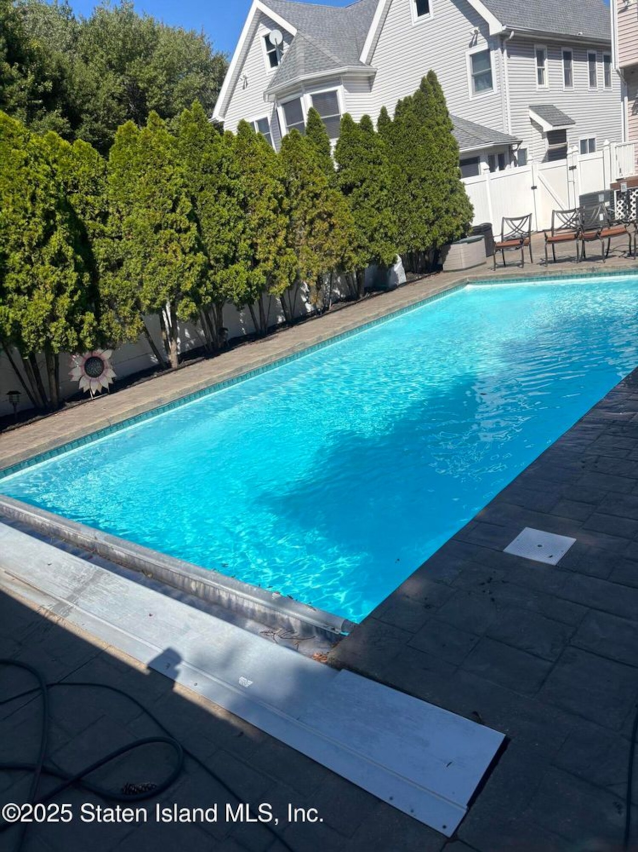 72 Giegerich Avenue, Tottenville