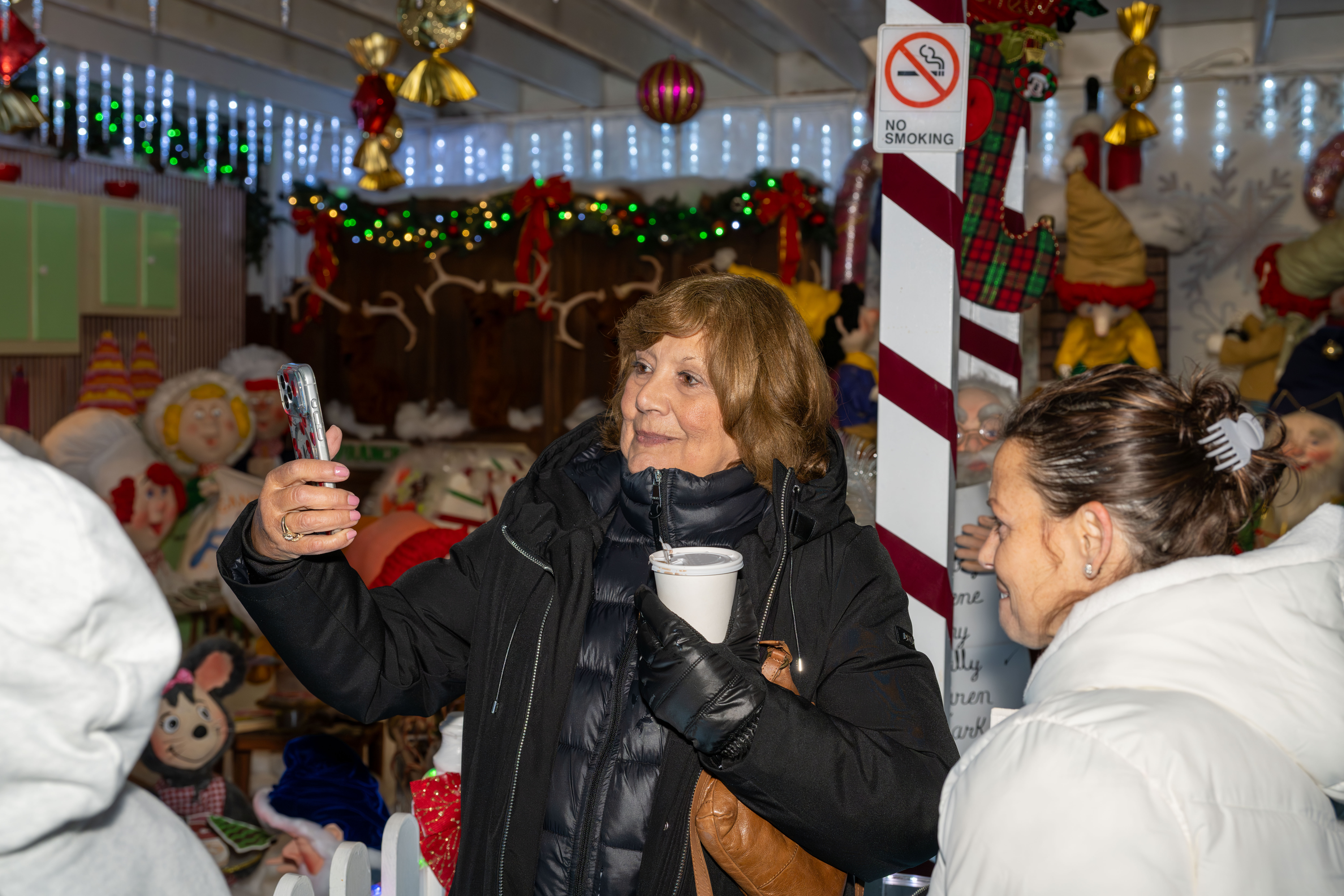Hundreds gather to see Staten Island’s famous “Lights For Life” Christmas display and enjoy an entertainment extravaganza at the home of Joseph and Marisa DiMartino on Sunday, November 30, 2025, in Charleston. (Owen Reiter for the Advance/SILive.com)
