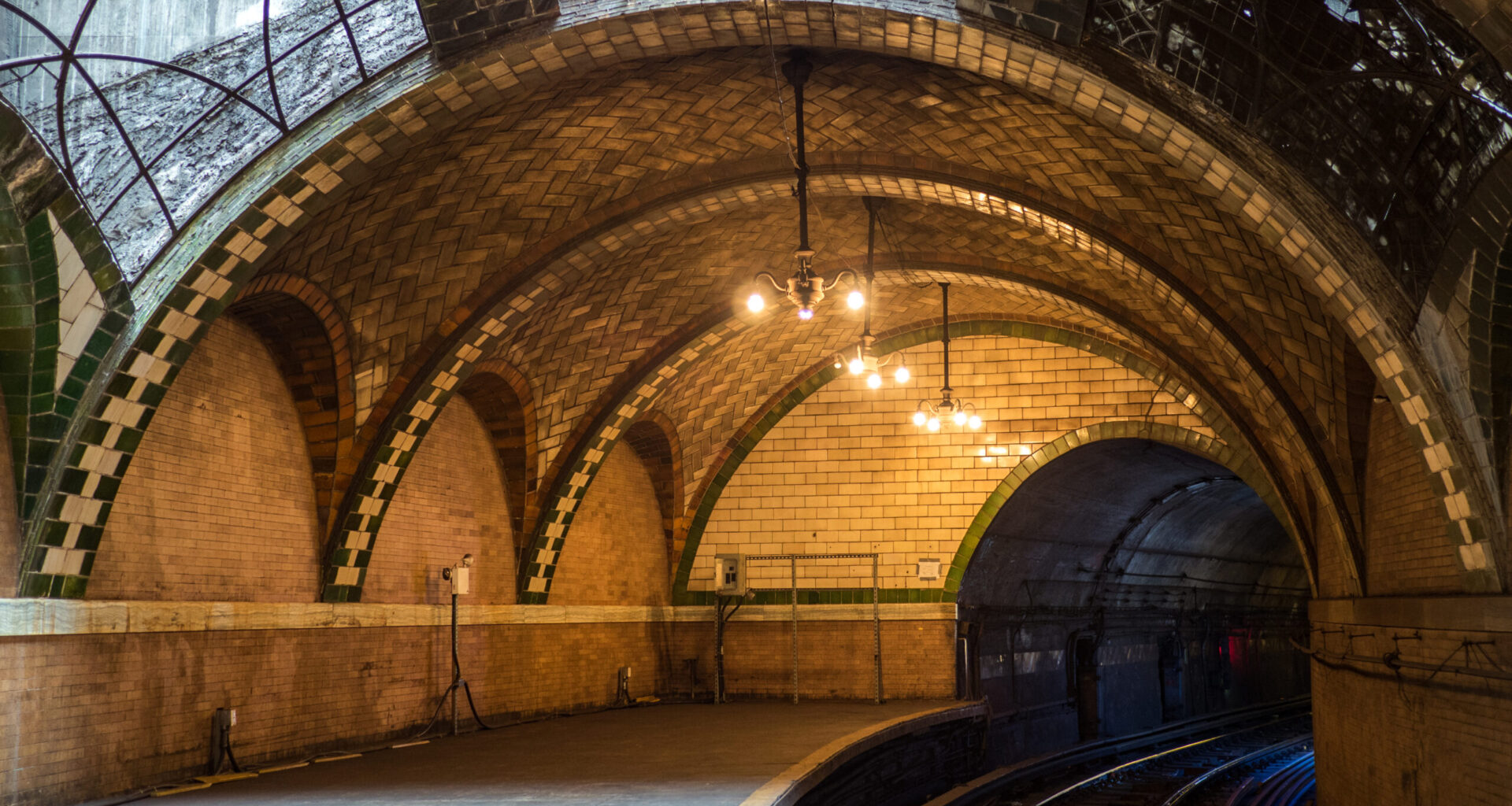 Inside the old City Hall station. Photo: Rhododendrites, CC BY-SA 4.0, via Wikimedia Commons