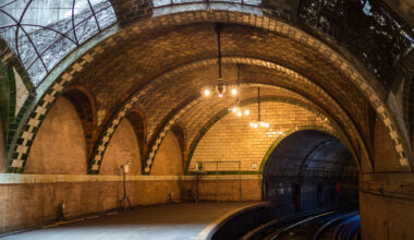 Inside the old City Hall station. Photo: Rhododendrites, CC BY-SA 4.0, via Wikimedia Commons