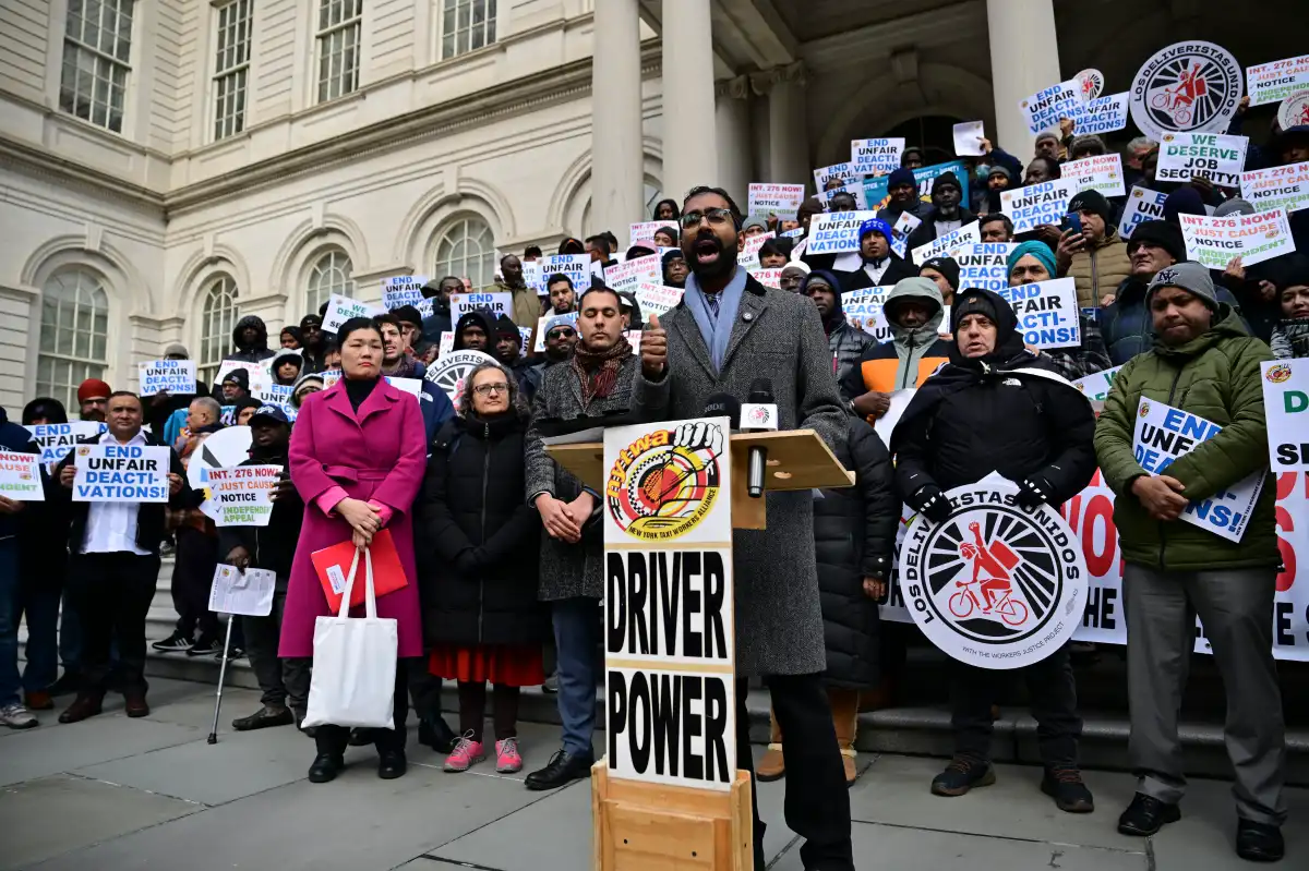 Queens lawmaker expects bill guarding against ‘deactivations’ for Uber/Lyft drivers to get vote before year’s end