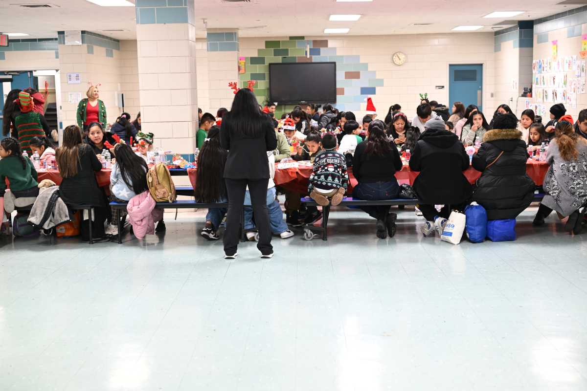 Anthem Blue Cross and Blue Shield Foundation and NHS host holiday dinner for families facing housing instability in Queens – QNS