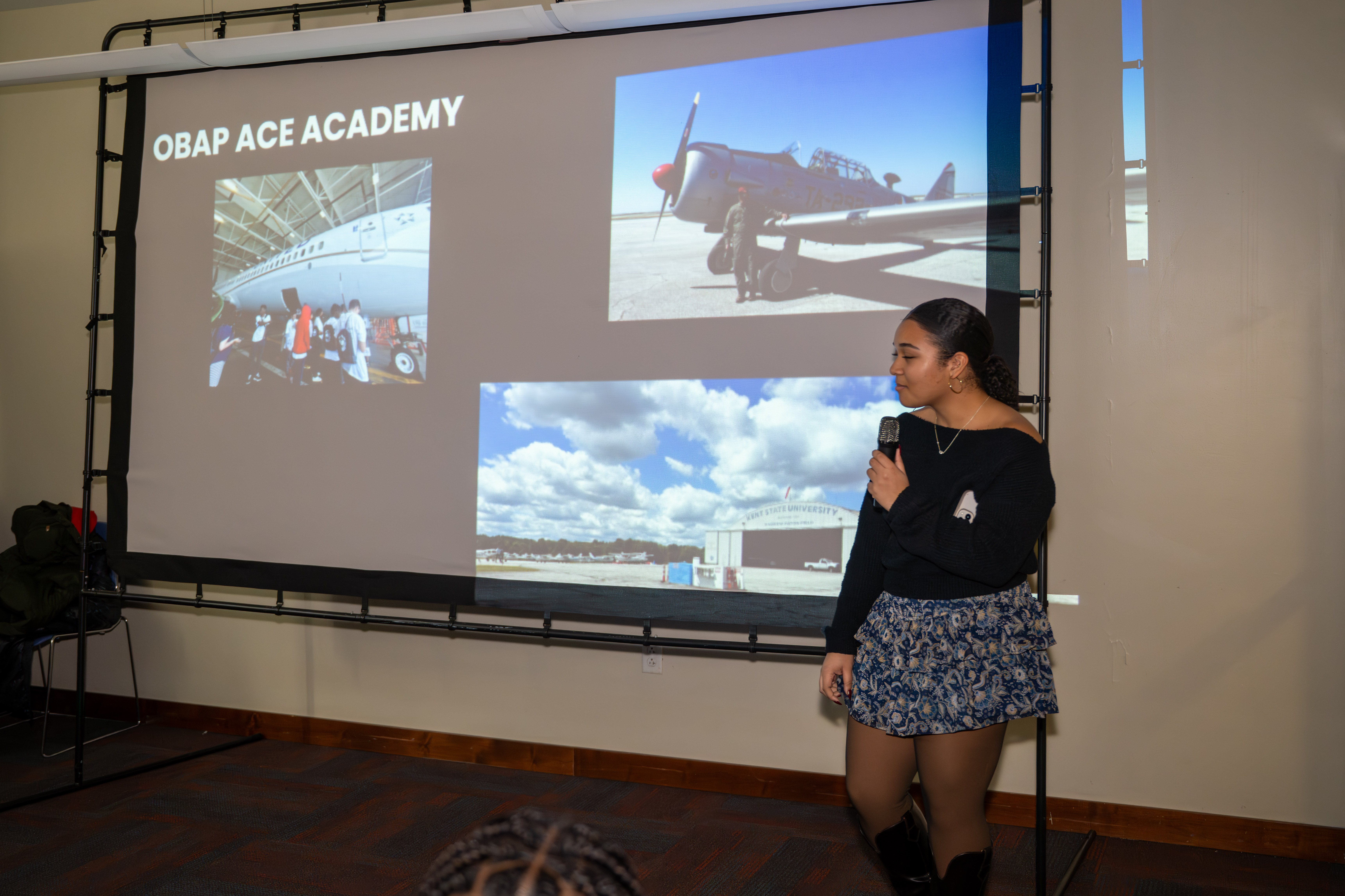 Sophie Robinson, 16, a student pilot from Washington, D.C., speaks to middle school students at a meeting of Jack and Jill of America, Staten Island Tweens at the College of Staten Island in Willowbrook on Saturday, Dec. 20, 2025. (Owen Reiter for the Advance/SILive.com)