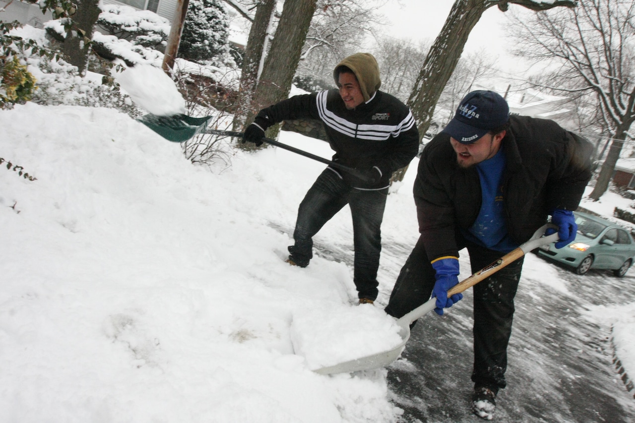 How to hire snow shovelers on Staten Island before weekend storm