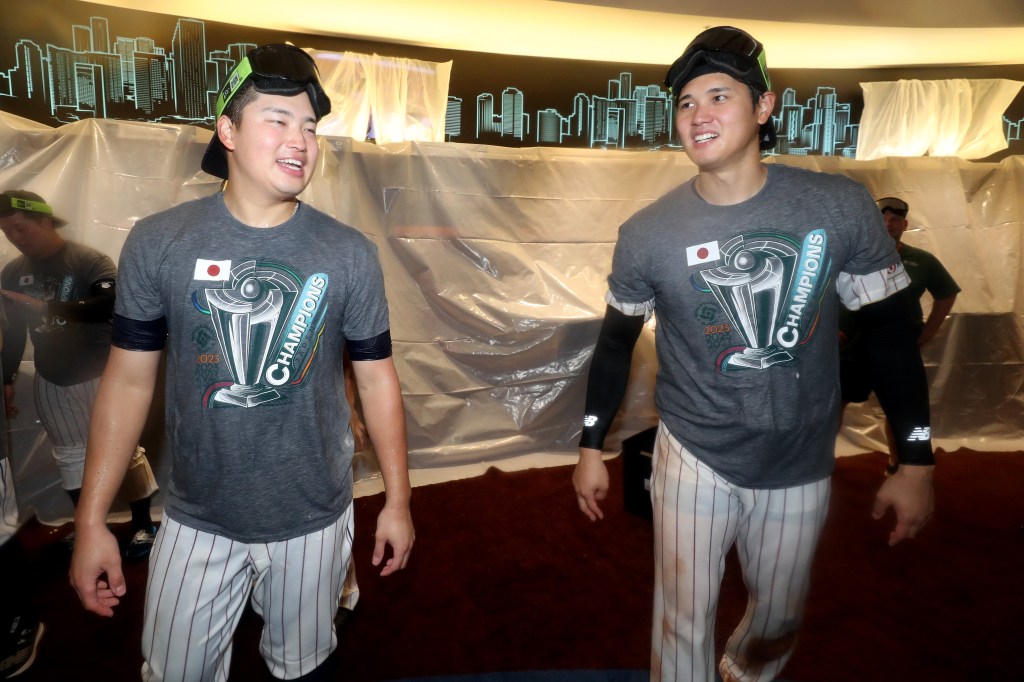 Munetaka Murakami (l.) and Shohei Ohtani (r.) celebrate Japan winning the 2023 World Baseball Classic.