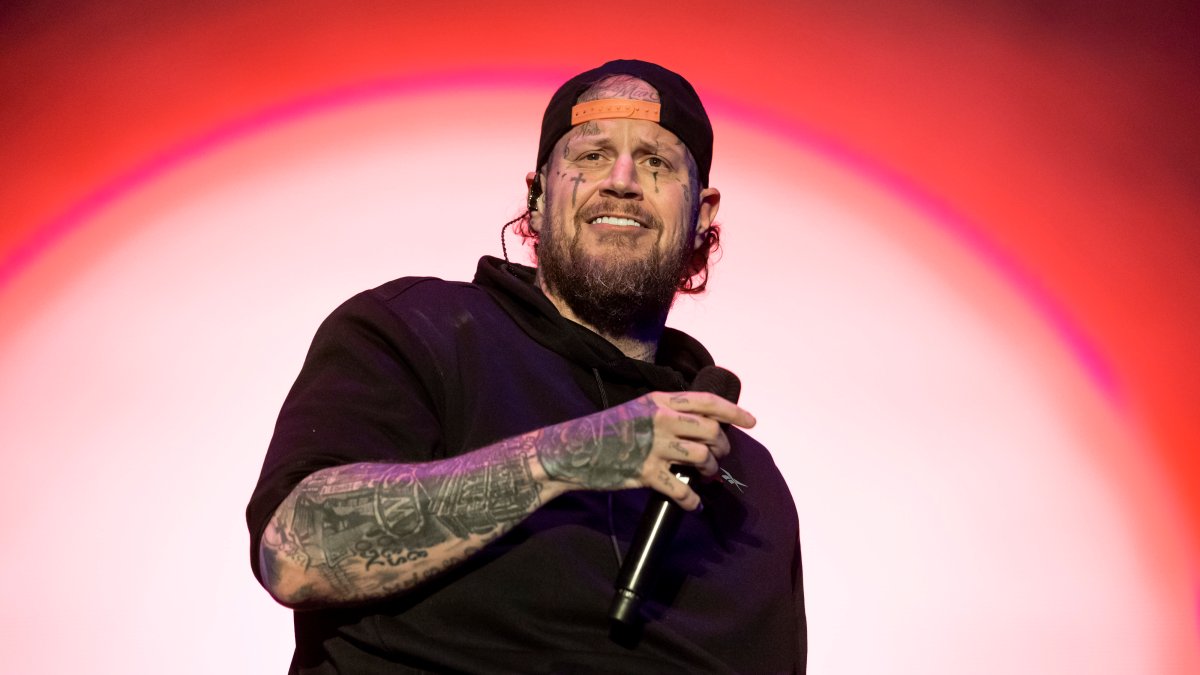 Jelly Roll shares heartbreaking reason for 200-lb weight loss – NBC New York