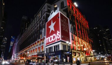 Woman stabbed in apparent random attack at Macy’s Herald Square – NBC New York