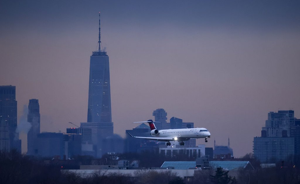 Thousands of Flights Delayed as Winter Storm Sweeps the U.S.