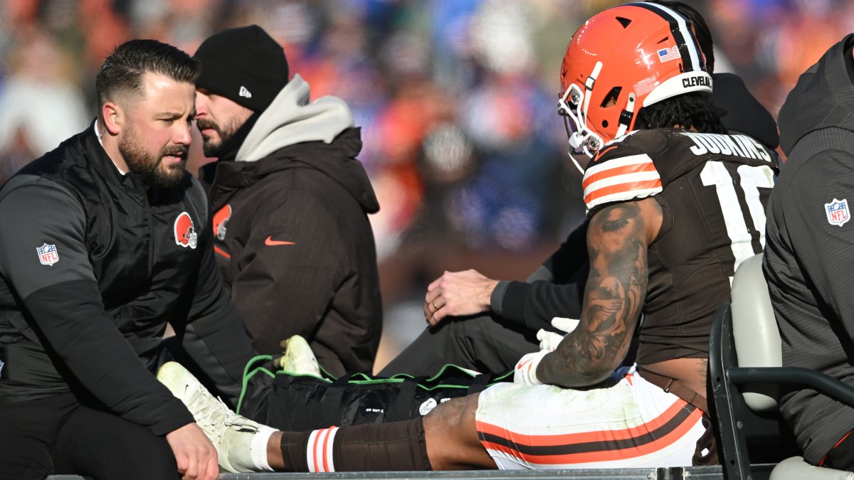 Browns rookie Quinshon Judkins suffers leg injury vs. Bills – NBC New York