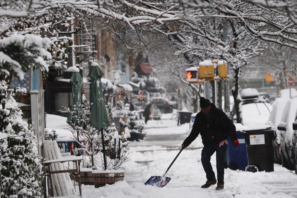 Post-Christmas storm blankets NYC with 4 inches of snow