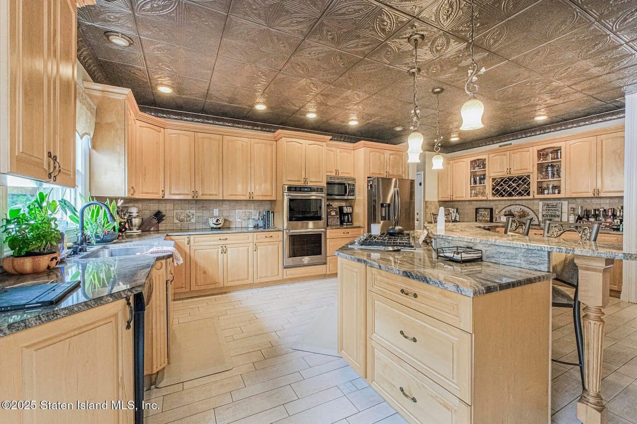 72 Giegerich Avenue, Tottenville