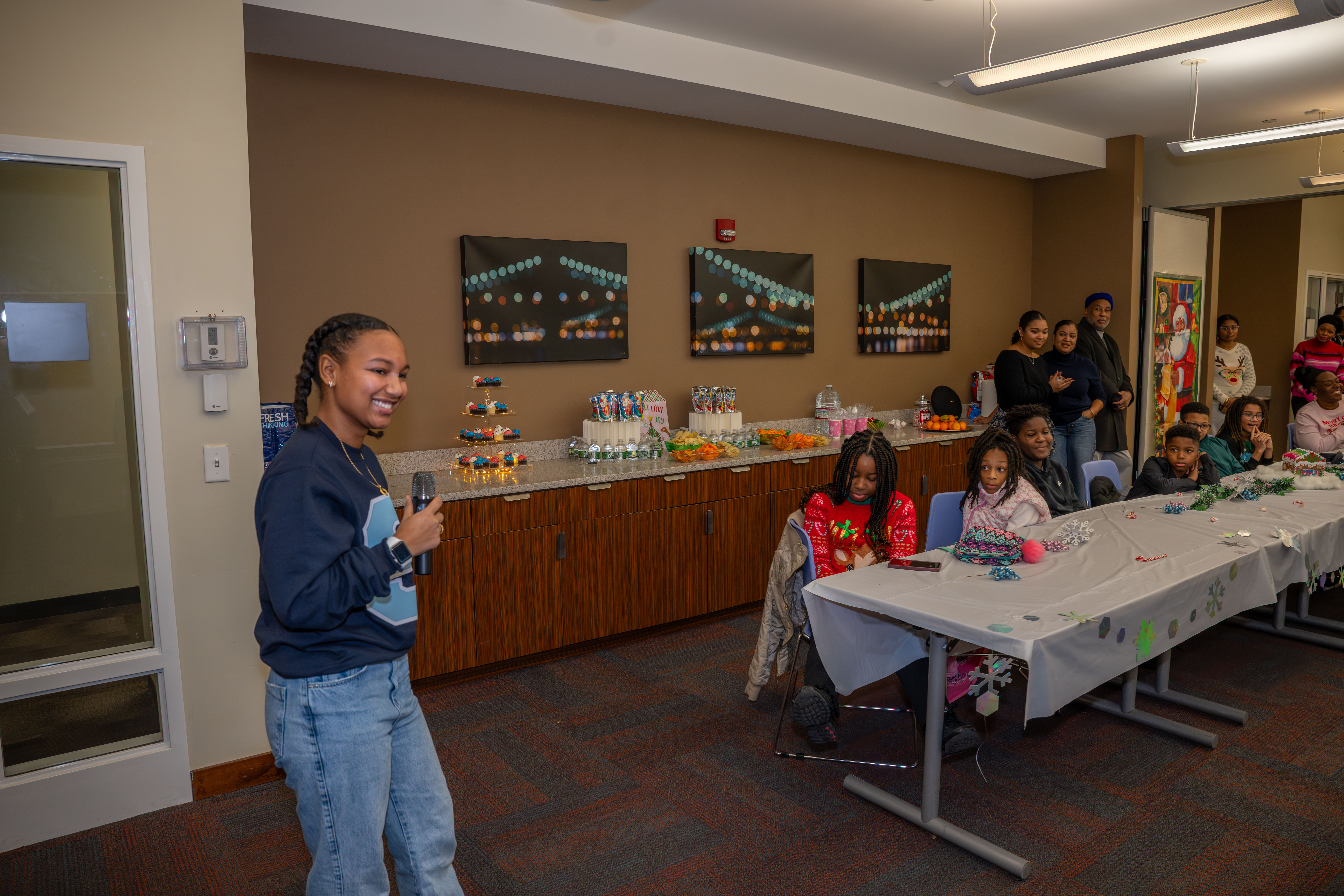 Kamora Freelend, the youngest African-American female pilot to earn her private pilot's license, speaks to middle school students at a meeting of Jack and Jill of America, Staten Island Tweens, at the College of Staten Island in Willowbrook on Saturday, Dec. 20, 2025. (Owen Reiter for the Advance/SILive.com)