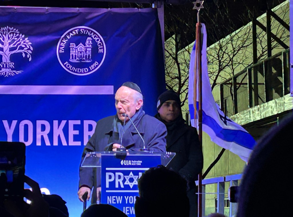 Upper East Side rabbi of synagogue where NYPD Commissioner Tisch apologized calls for limits to protests