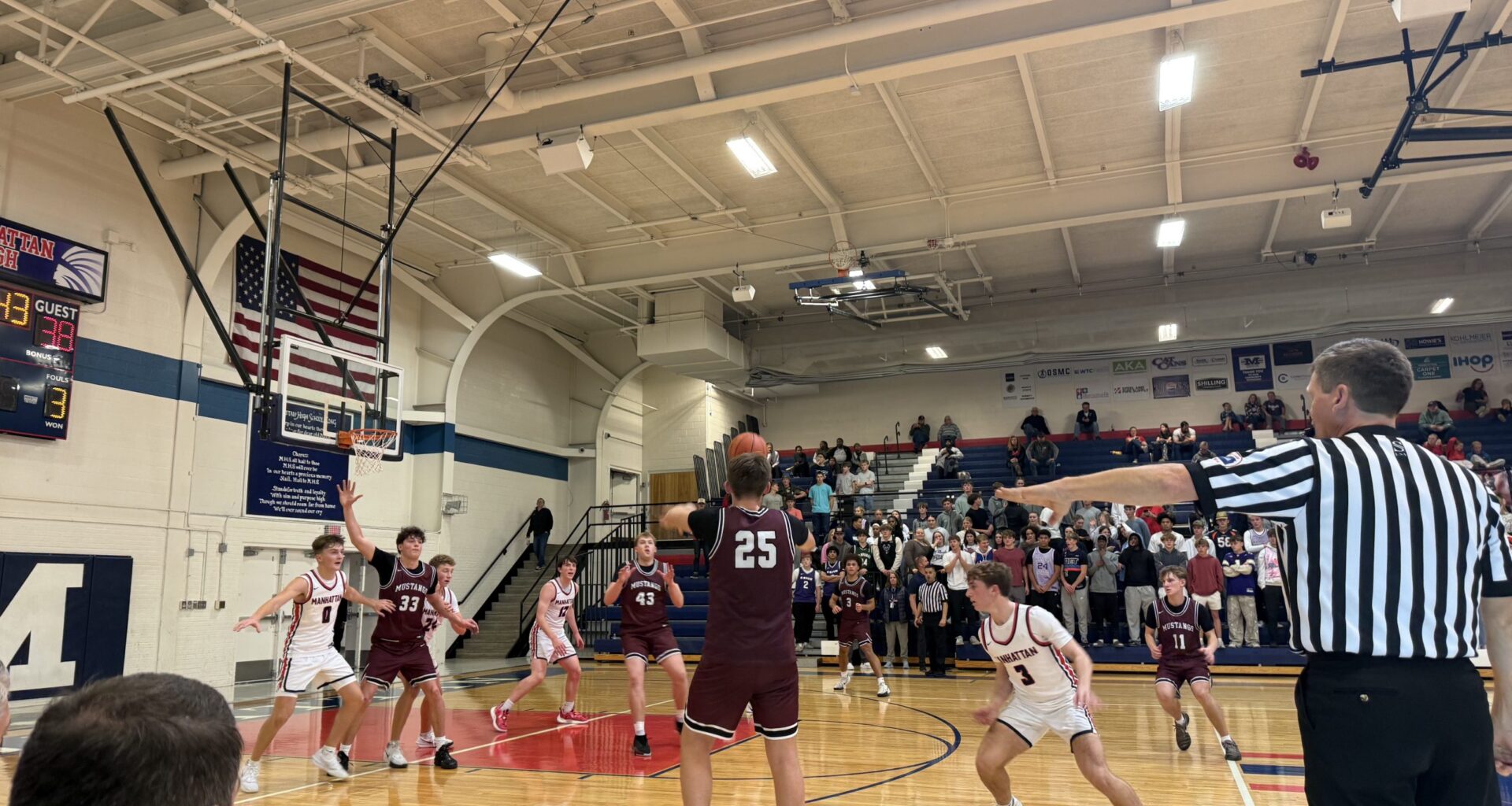 Lady Mustangs, Mustangs Fall to Manhattan Despite Second-Half Pushes