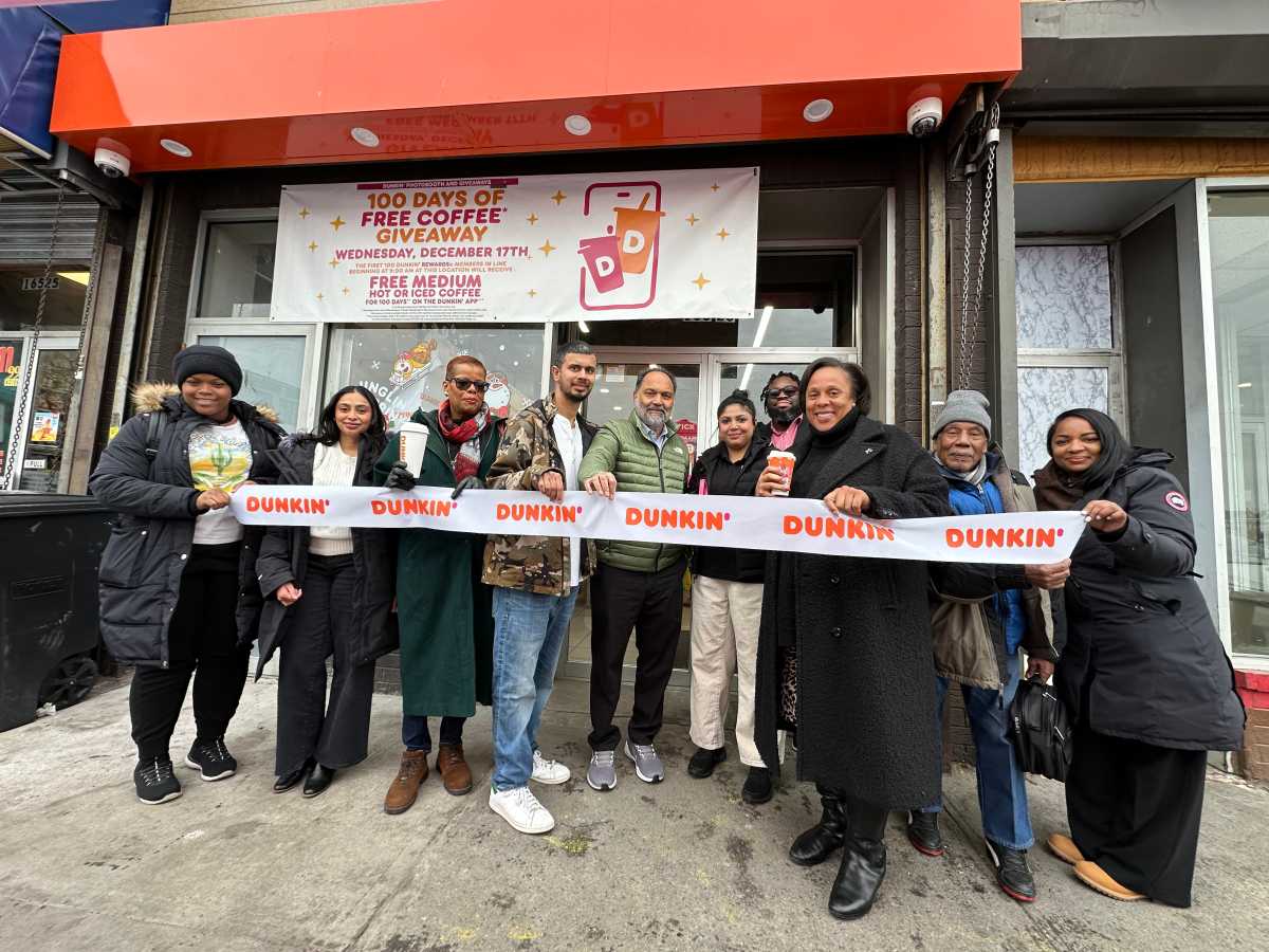 Dunkin’ celebrates grand reopening of remodeled Jamaica location with $3K donation to Project Hope Charities – QNS