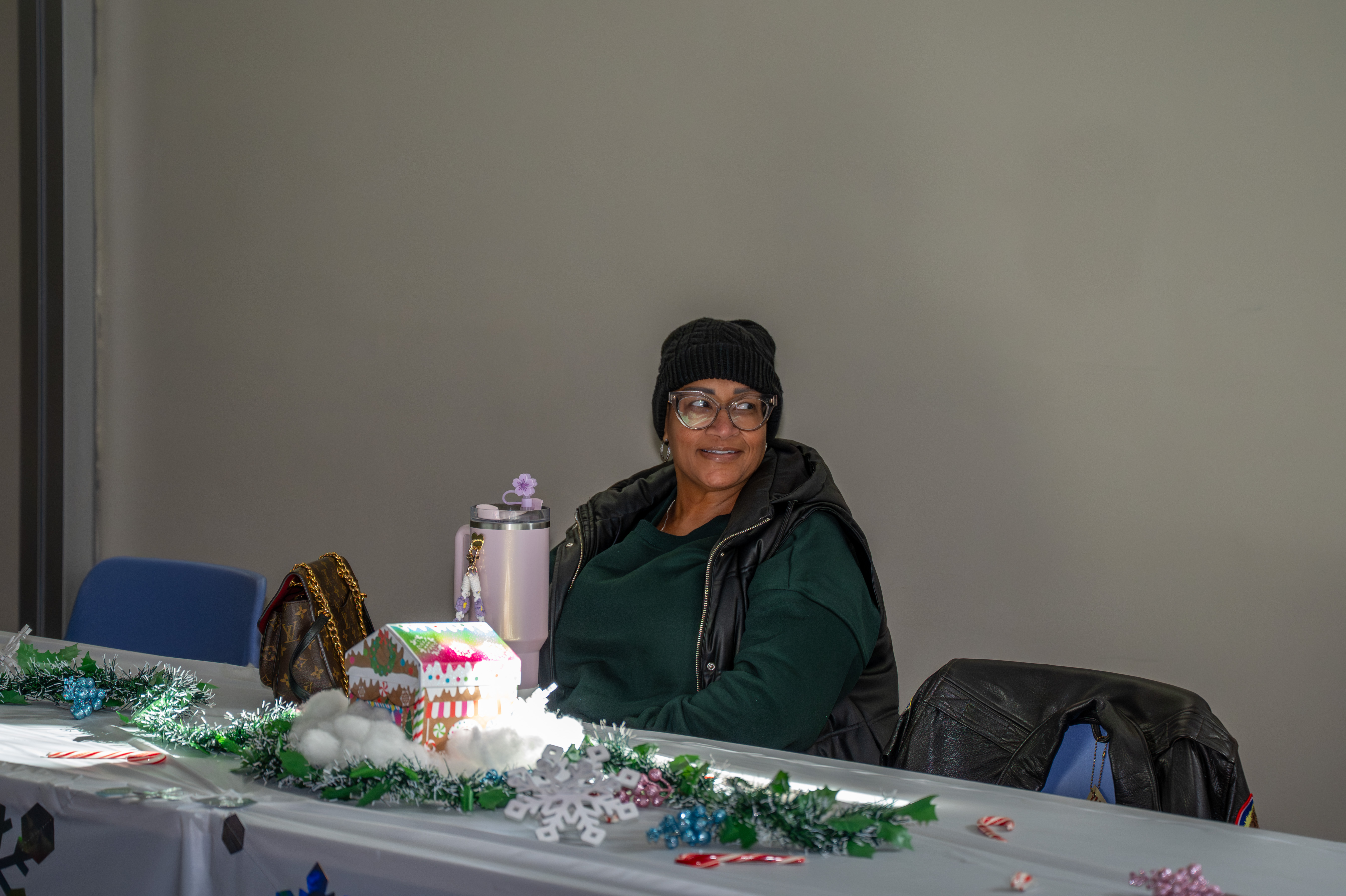 Lakema Freeland listens as her daughter, Kamora Freelend, the youngest African-American female pilot to earn her private pilot's license, speaks to middle school students at a meeting of Jack and Jill of America, Staten Island Tweens, at the College of Staten Island in Willowbrook on Saturday, Dec. 20, 2025. (Owen Reiter for the Advance/SILive.com)