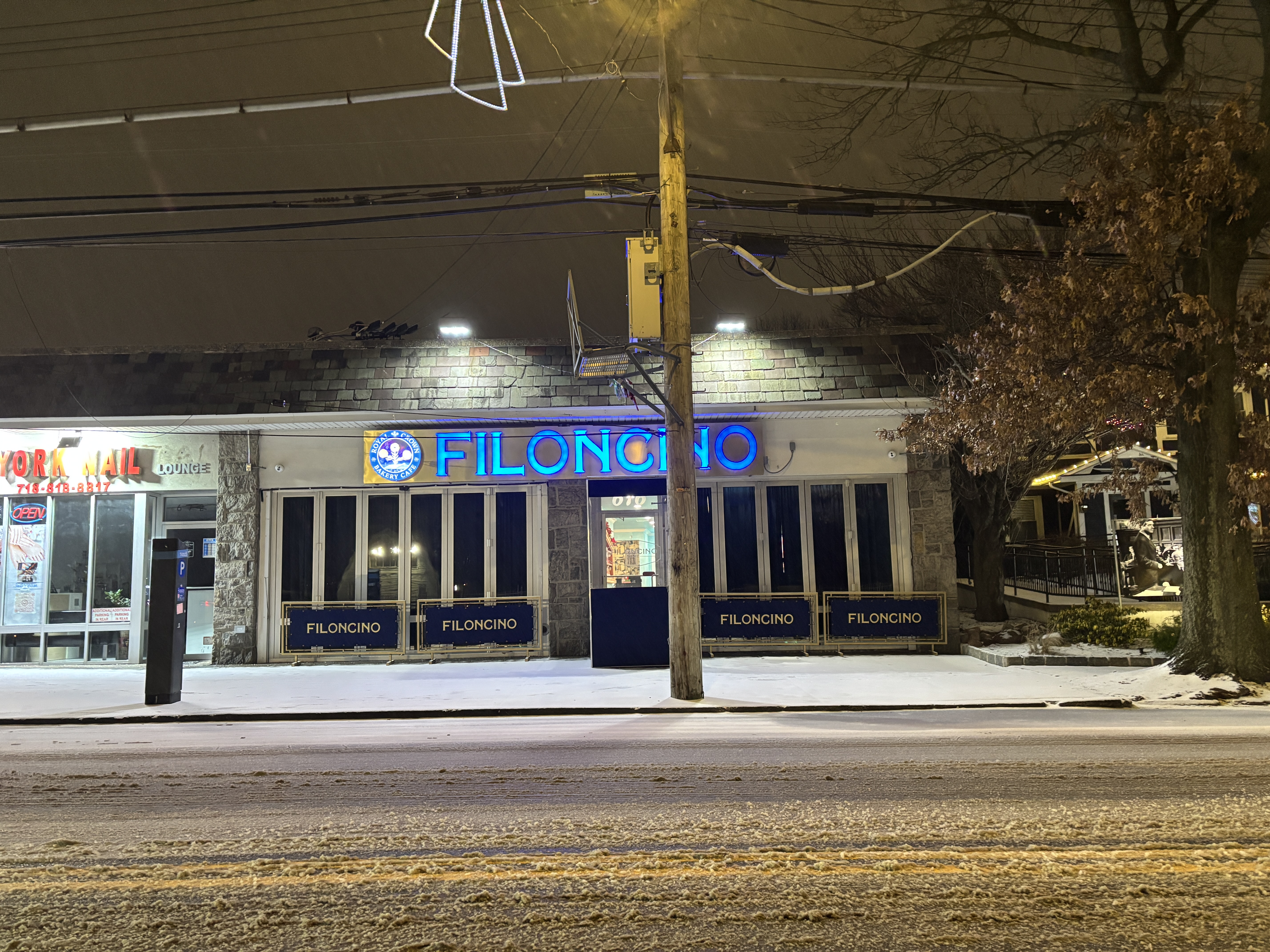 Restaurants like Duffy’s, Cafe Milano, Duffy’s and Randall Manor Tavern are open, fairly busy for a snowy Friday night. Although Don Roberto’s and Filoncino went dark by 7:30 pm.