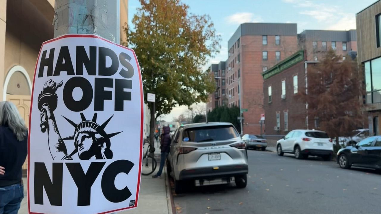 New Yorkers are getting trained on how to respond to ICE