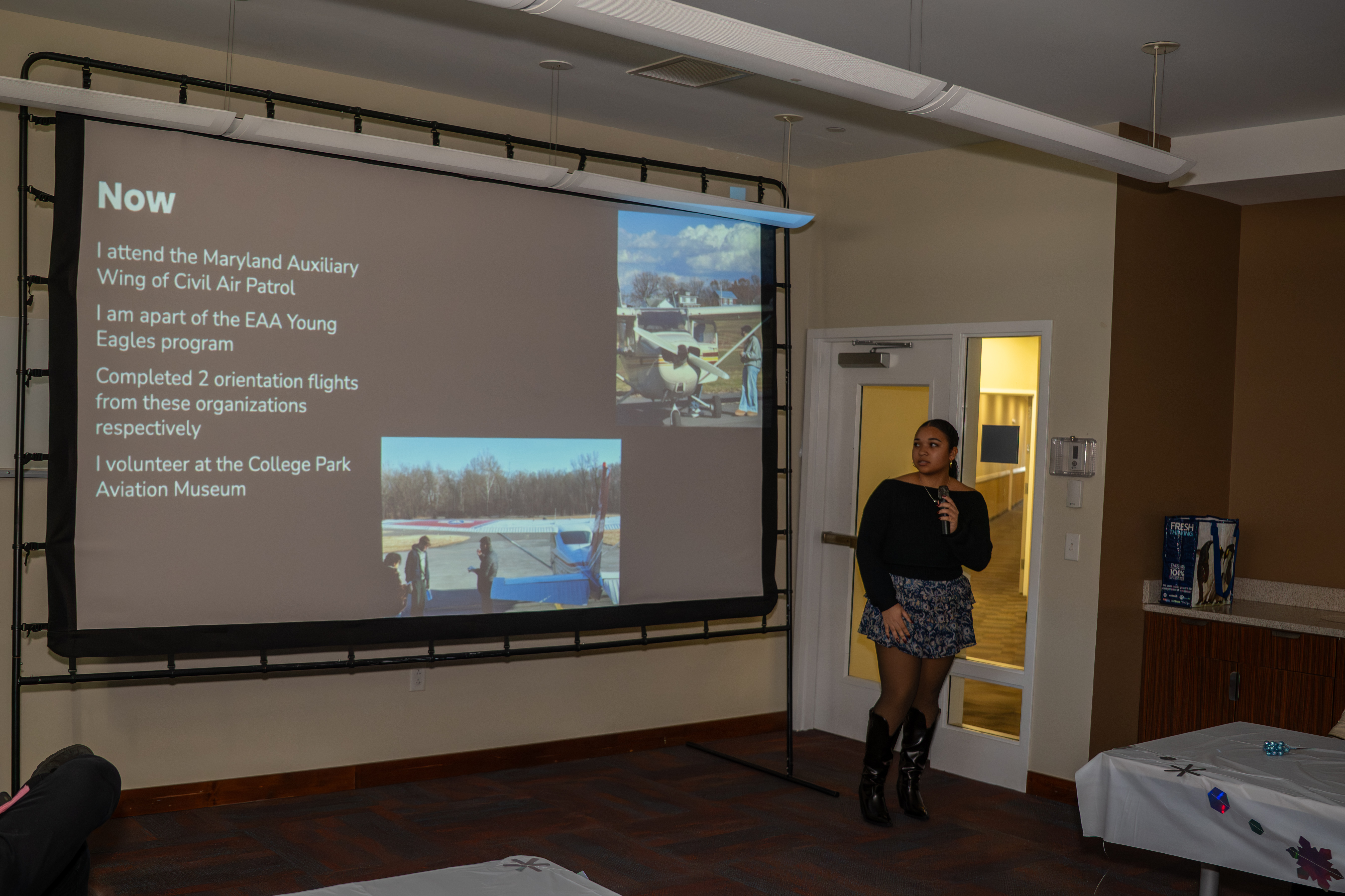 Sophie Robinson, 16, a student pilot from Washington, D.C., speaks to middle school students at a meeting of Jack and Jill of America, Staten Island Tweens at the College of Staten Island in Willowbrook on Saturday, Dec. 20, 2025. (Owen Reiter for the Advance/SILive.com)