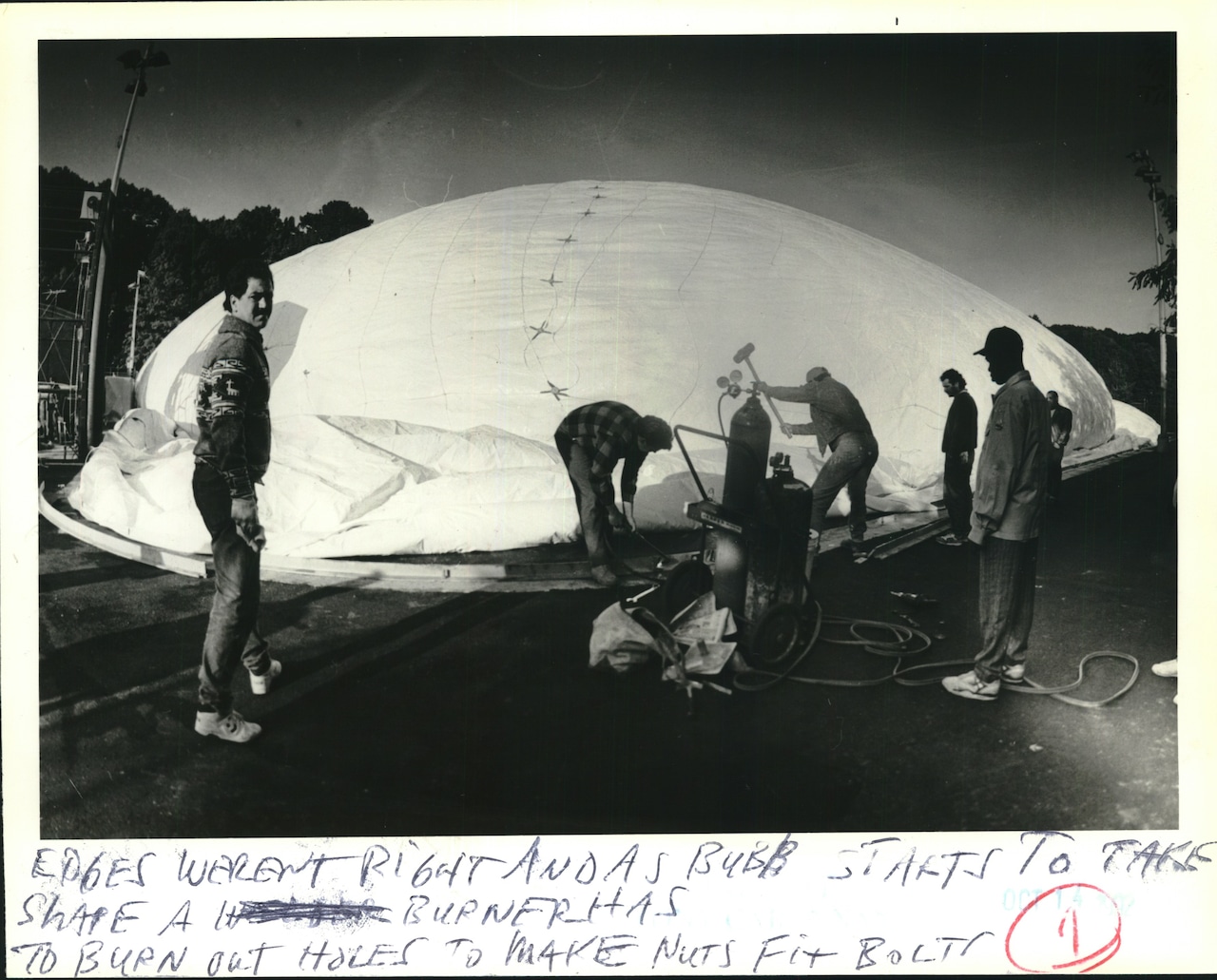 1992 Press Photo Bubble Covering War Memorial Skating Rink
