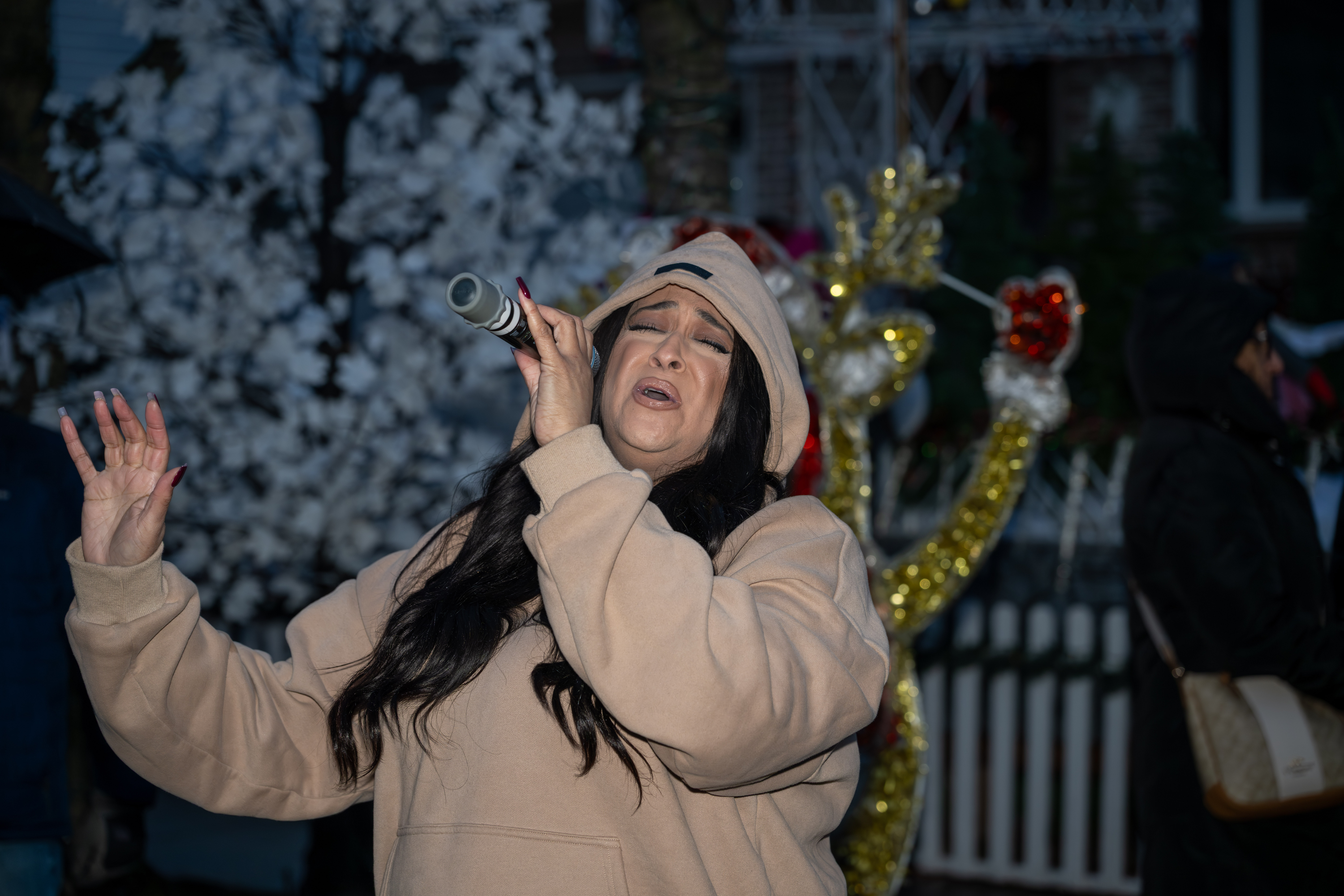 Dance-pop singer-songwriter Reina helps kick off Staten Island’s famous “Lights For Life” Christmas display at the home of Joseph and Marisa DiMartino on Sunday, November 30, 2025, in Charleston. (Owen Reiter for the Advance/SILive.com)