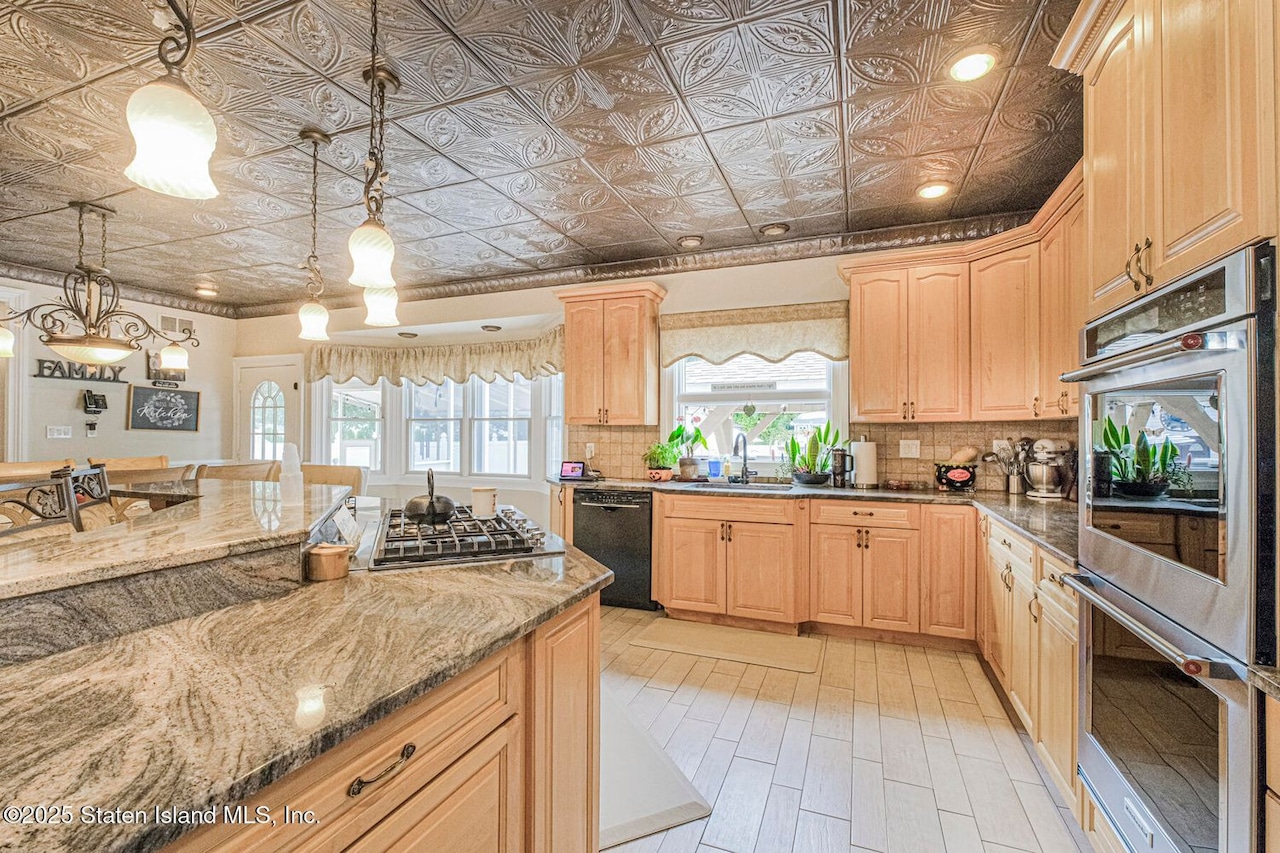 72 Giegerich Avenue, Tottenville