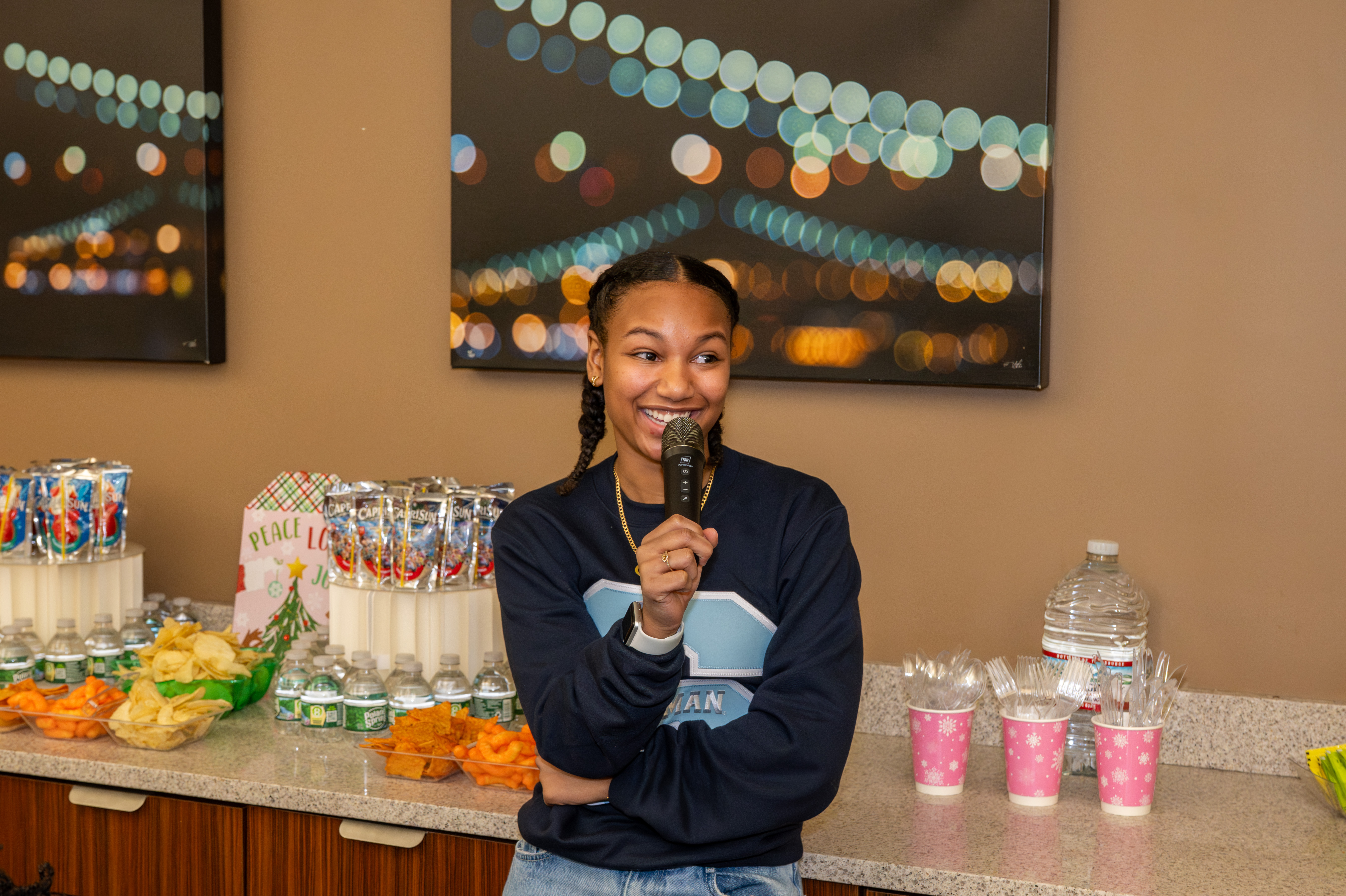 Kamora Freelend, the youngest African-American female pilot to earn her private pilot's license, speaks to middle school students at a meeting of Jack and Jill of America, Staten Island Tweens, at the College of Staten Island in Willowbrook on Saturday, Dec. 20, 2025. (Owen Reiter for the Advance/SILive.com)