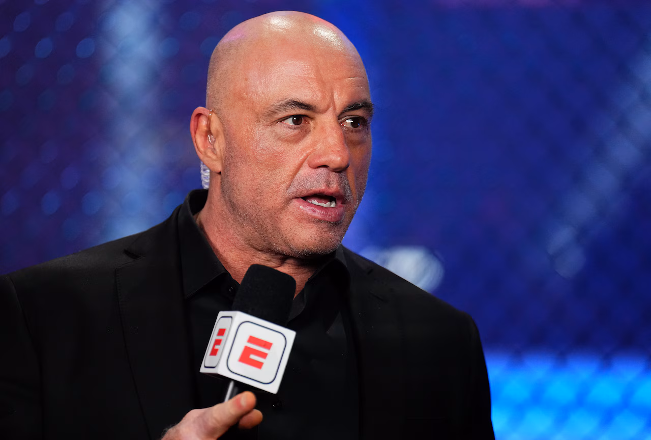 Joe Rogan roasts Bill Clinton with ruthless 6-word taunt after Epstein hot-tub photos