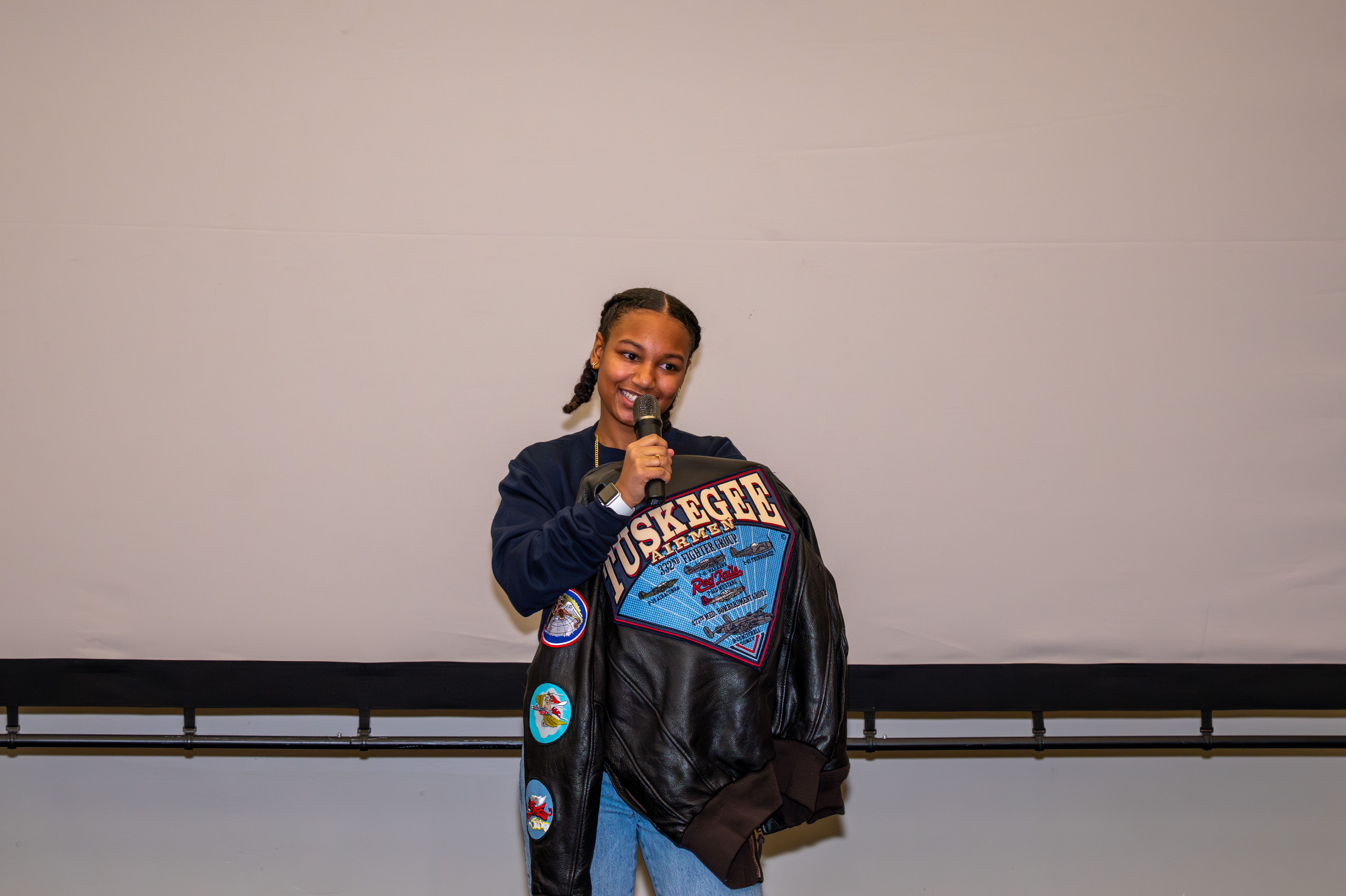 Kamora Freelend, the youngest African-American female pilot to earn her private pilot's license, speaks to middle school students at a meeting of Jack and Jill of America, Staten Island Tweens, at the College of Staten Island in Willowbrook on Saturday, Dec. 20, 2025. (Owen Reiter for the Advance/SILive.com)