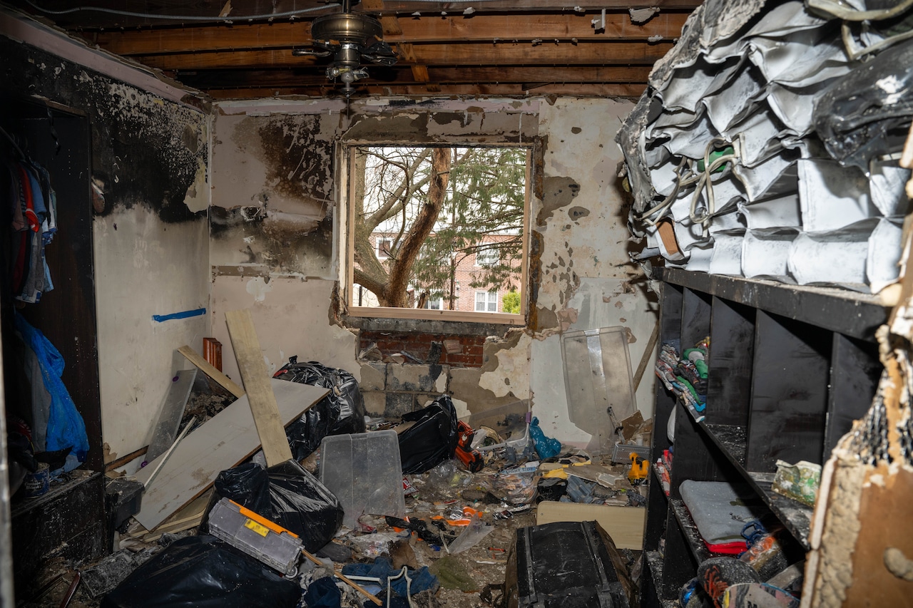 Heartbreaking photos: Staten Island fire Christmas night displaces 2 families