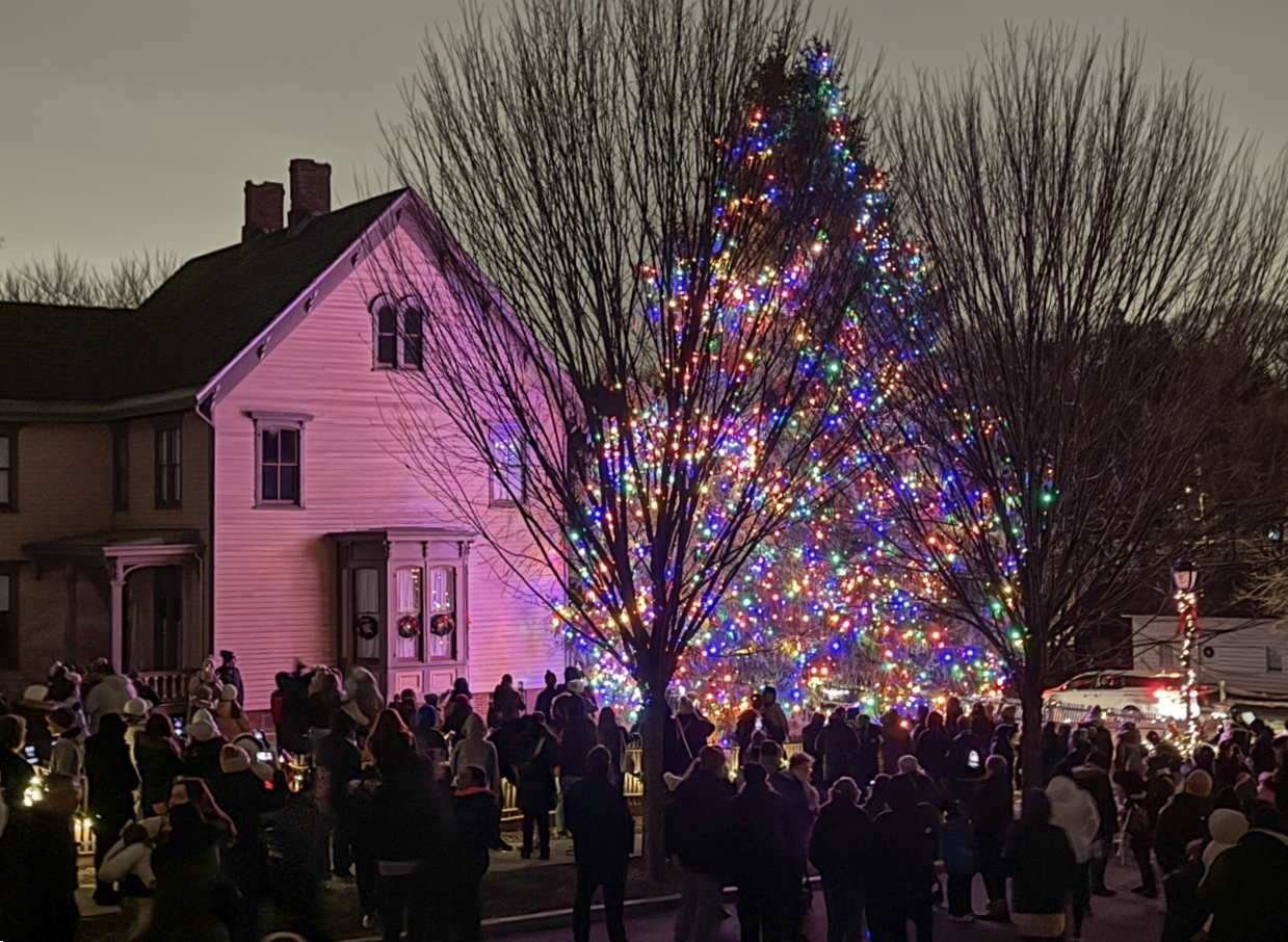 Scenes from the tree lighting at Historic Richmondtown on Dec. 5, 2025. (Steve White for the Advance/SILive.com)