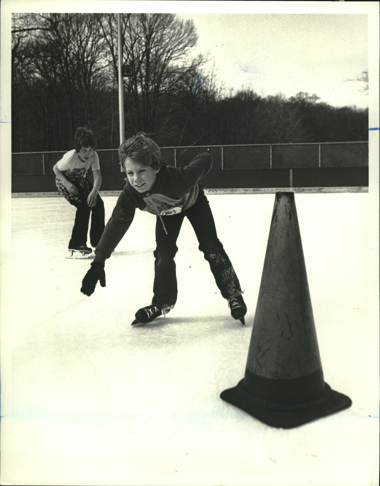 1980 Press Photo Ken Lorentzen Skating at War Memorial Rink in Clove Lakes Park