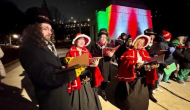 Holiday spirit shines at John Paul Jones Park Christmas tree lighting • Brooklyn Paper