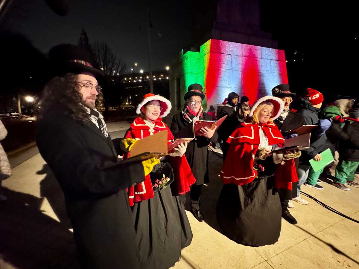 Holiday spirit shines at John Paul Jones Park Christmas tree lighting • Brooklyn Paper