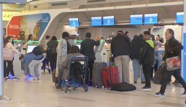 Snow forecast makes some holiday travelers flee NYC