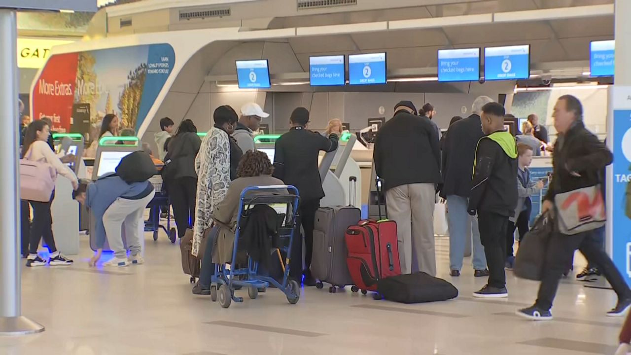 Snow forecast makes some holiday travelers flee NYC