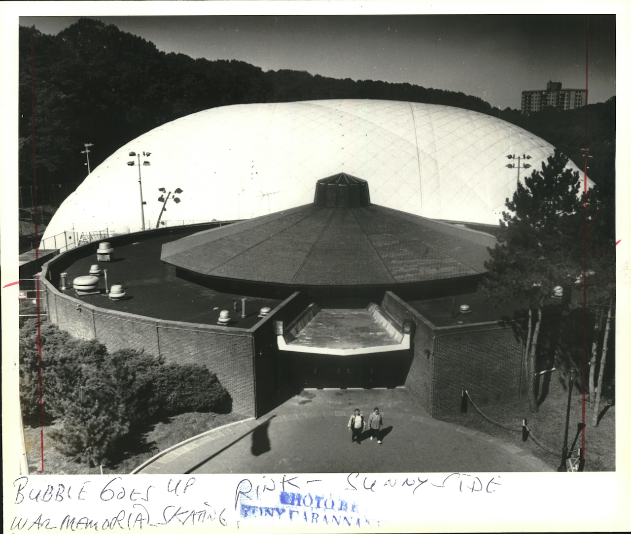 1993 Press Photo New Skating Season Under Bubble at War Memorial Skating Rink