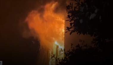 Snow, ice make it tricky for firefighters to battle Queens blaze