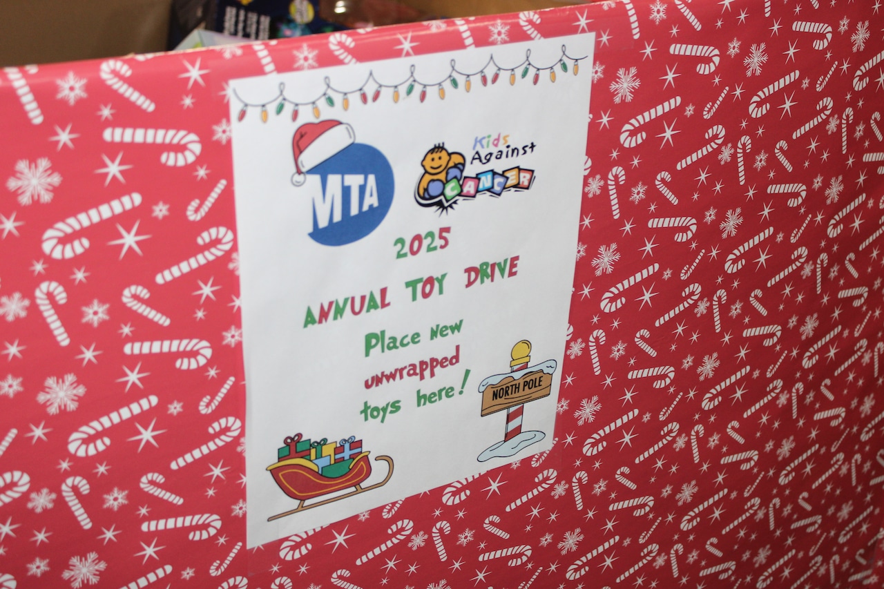 Santa's Express: MTA bus delivers holiday cheer to hospitalized Staten Island kids