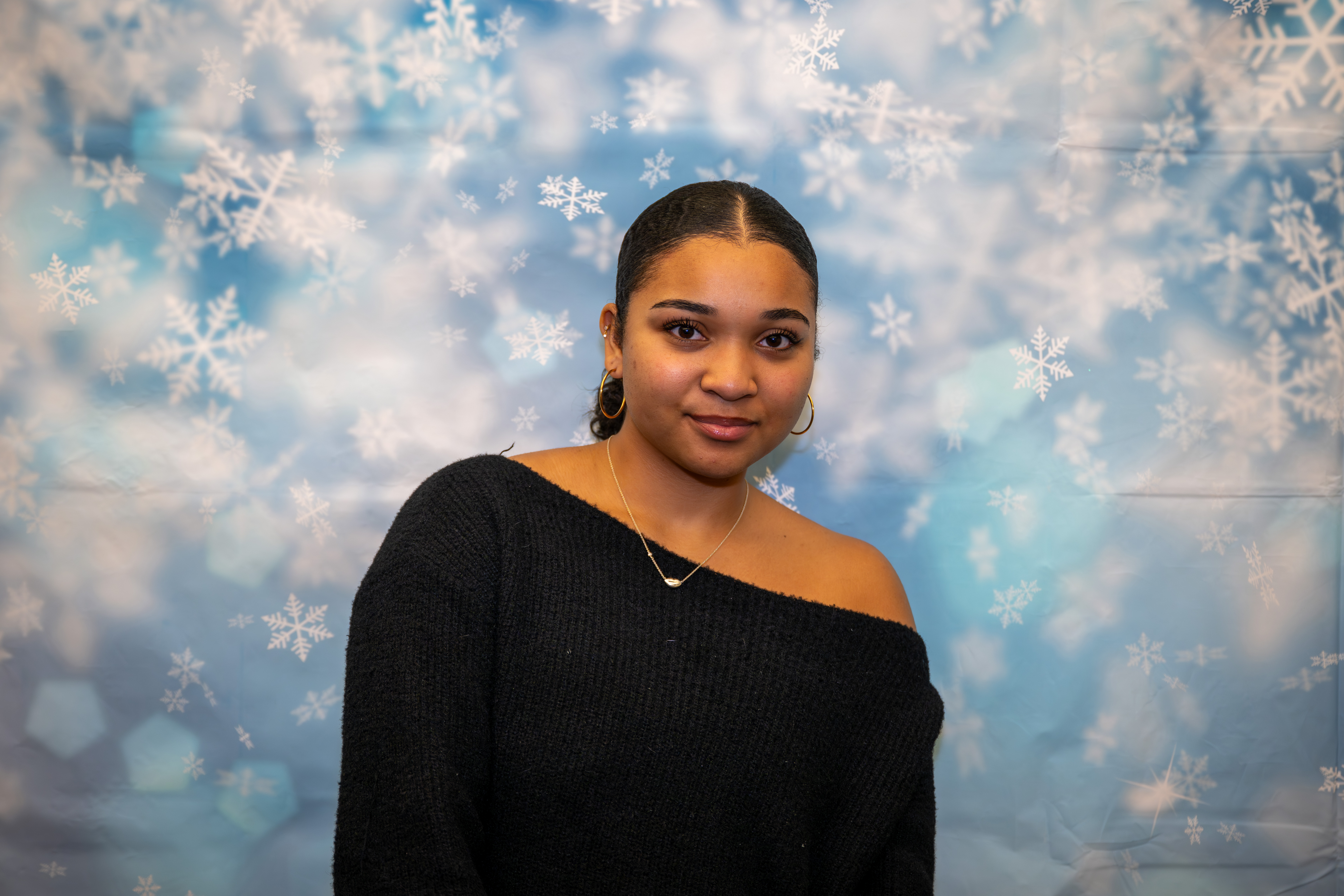 Sophie Robinson, 16, a student pilot from Washington, D.C., speaks to middle school students at a meeting of Jack and Jill of America, Staten Island Tweens at the College of Staten Island in Willowbrook on Saturday, Dec. 20, 2025. (Owen Reiter for the Advance/SILive.com)