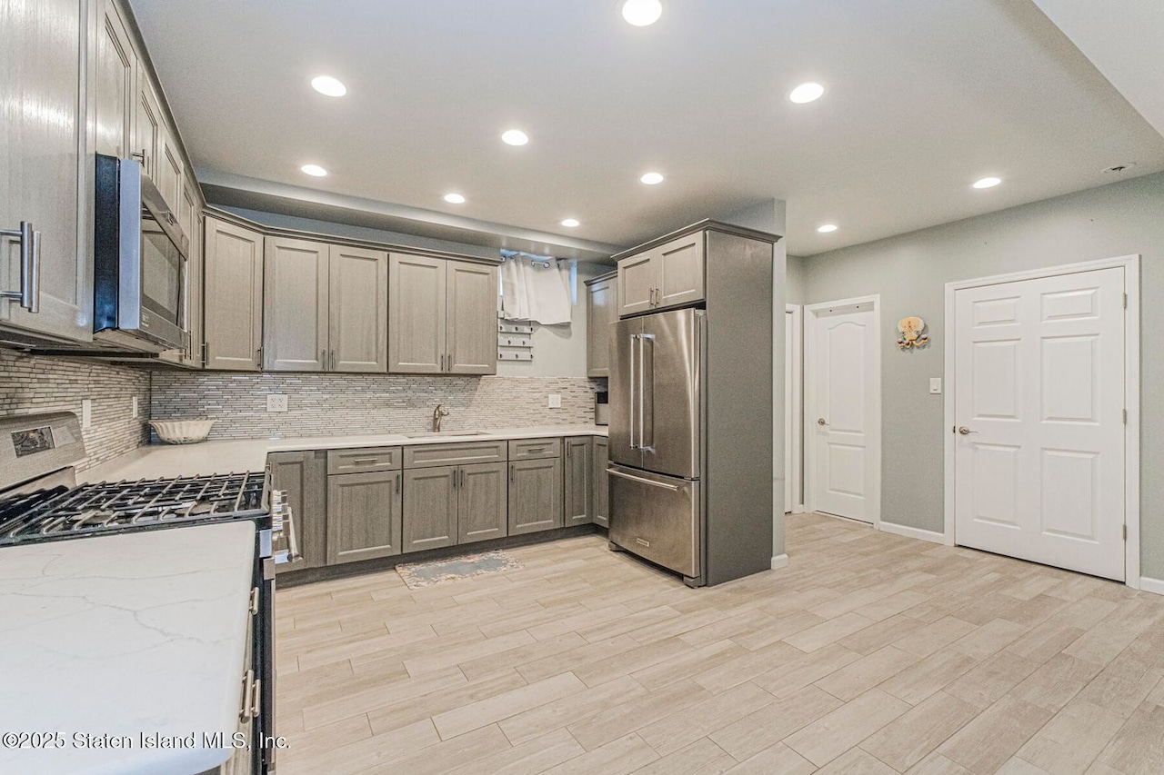 72 Giegerich Avenue, Tottenville