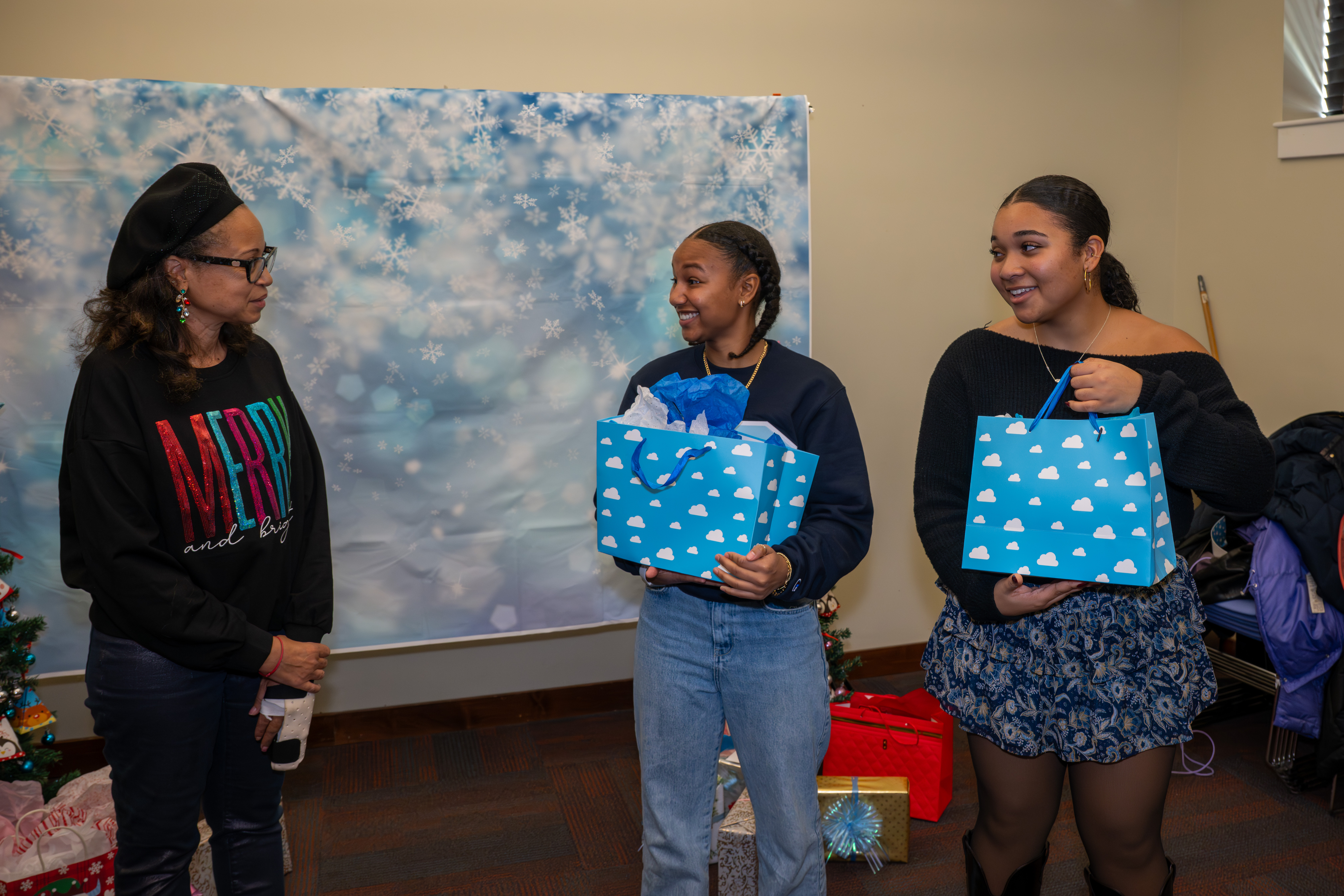 Kamora Freelend, the youngest African-American female pilot to earn her private license, and student pilot Sophie Robinson speak to middle school students at a meeting of Jack and Jill of America, Staten Island Tweens at the College of Staten Island in Willowbrook on Saturday, Dec. 20, 2025. (Owen Reiter for the Advance/SILive.com)