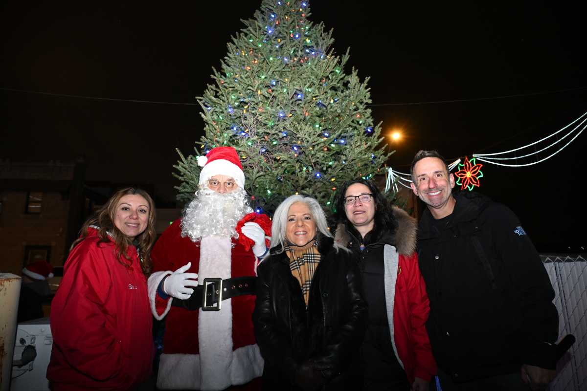 Whitestone welcomes holiday season with annual Christmas tree lighting – QNS