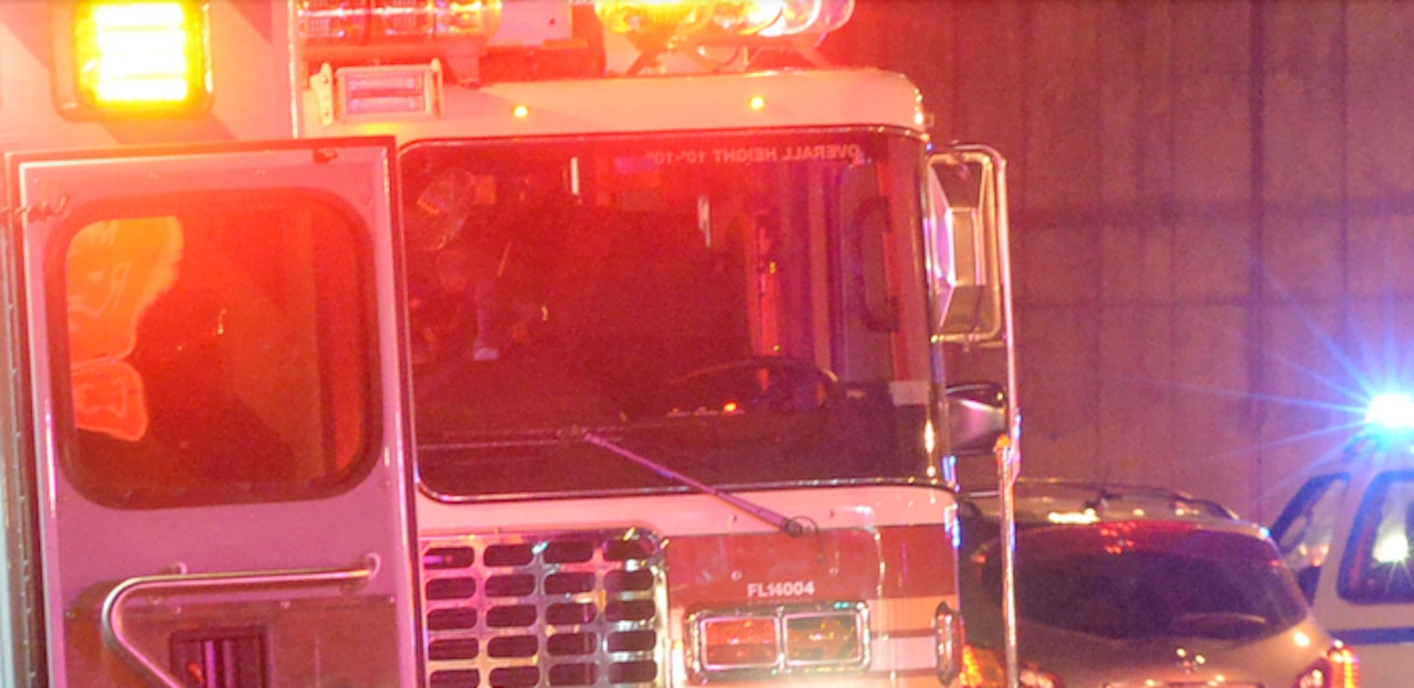 Man, 24, dead after BMW collides with box truck on Staten Island Expressway: NYPD